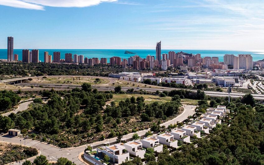 Chalet solárium, piscina y vistas al mar en Finestrat