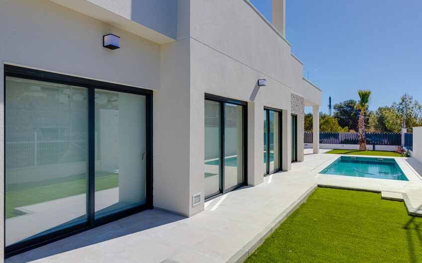 Chalet solárium, piscina y vistas al mar en Finestrat